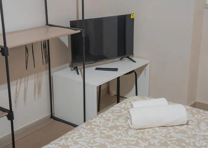 Sweet 3 Bedr - 3 Stops From Piramide Apartamento *